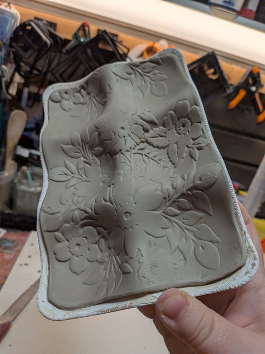 Munakenno-muotti keramiikkaan ja muotoiluun