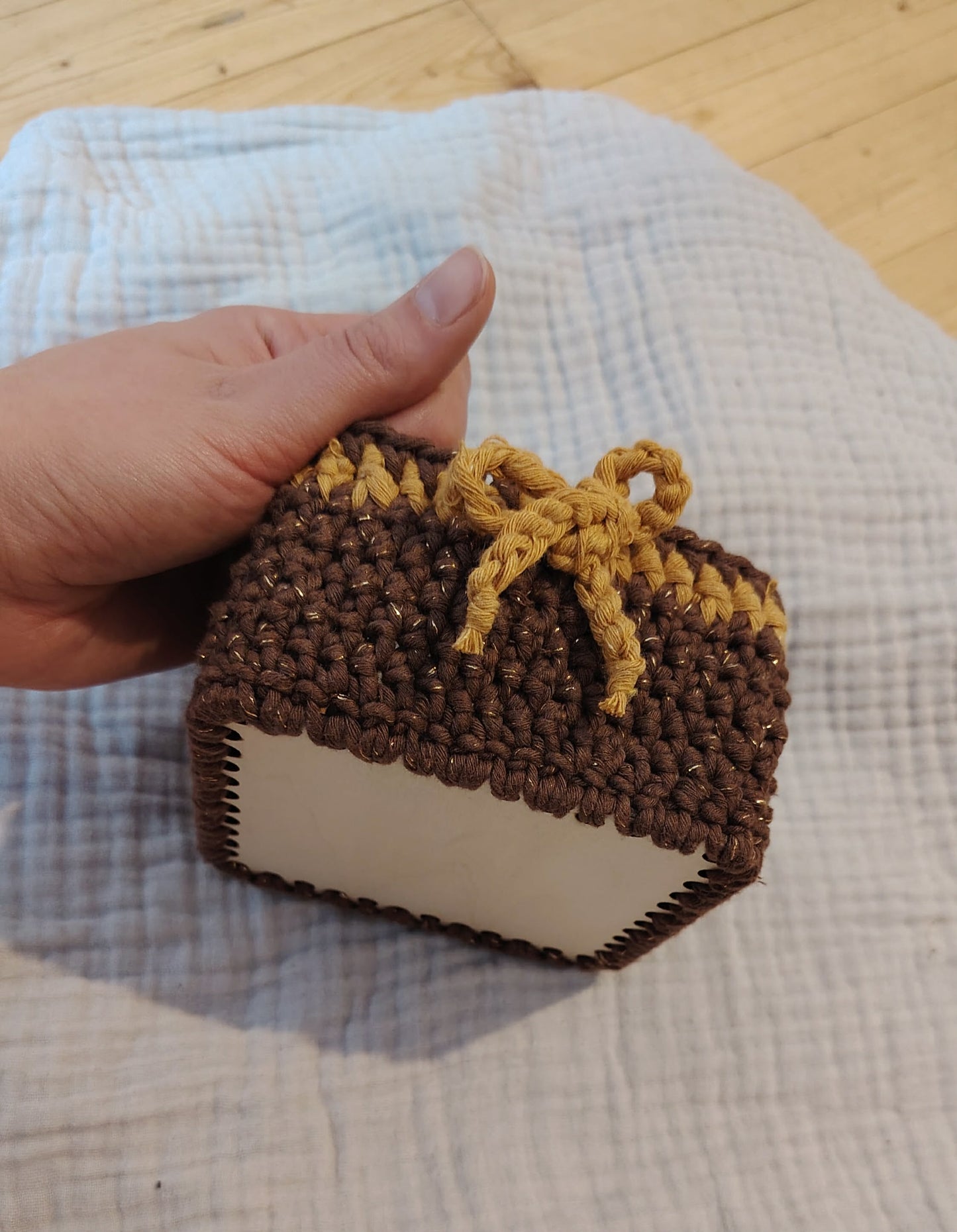 Neliön muotoinen Virkkauspohja Suomalaisesta Koivuvanerista