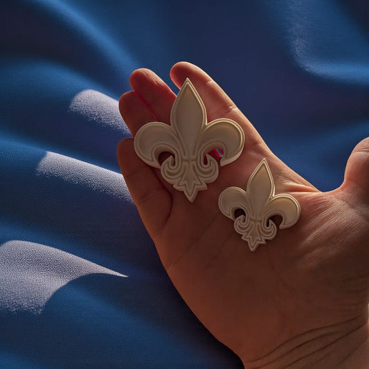 Fleur-de-Lis-leima – Heraldinen savi- ja askarteluleima – 3D-tulostettu – Setti, jossa on 2 leimaa