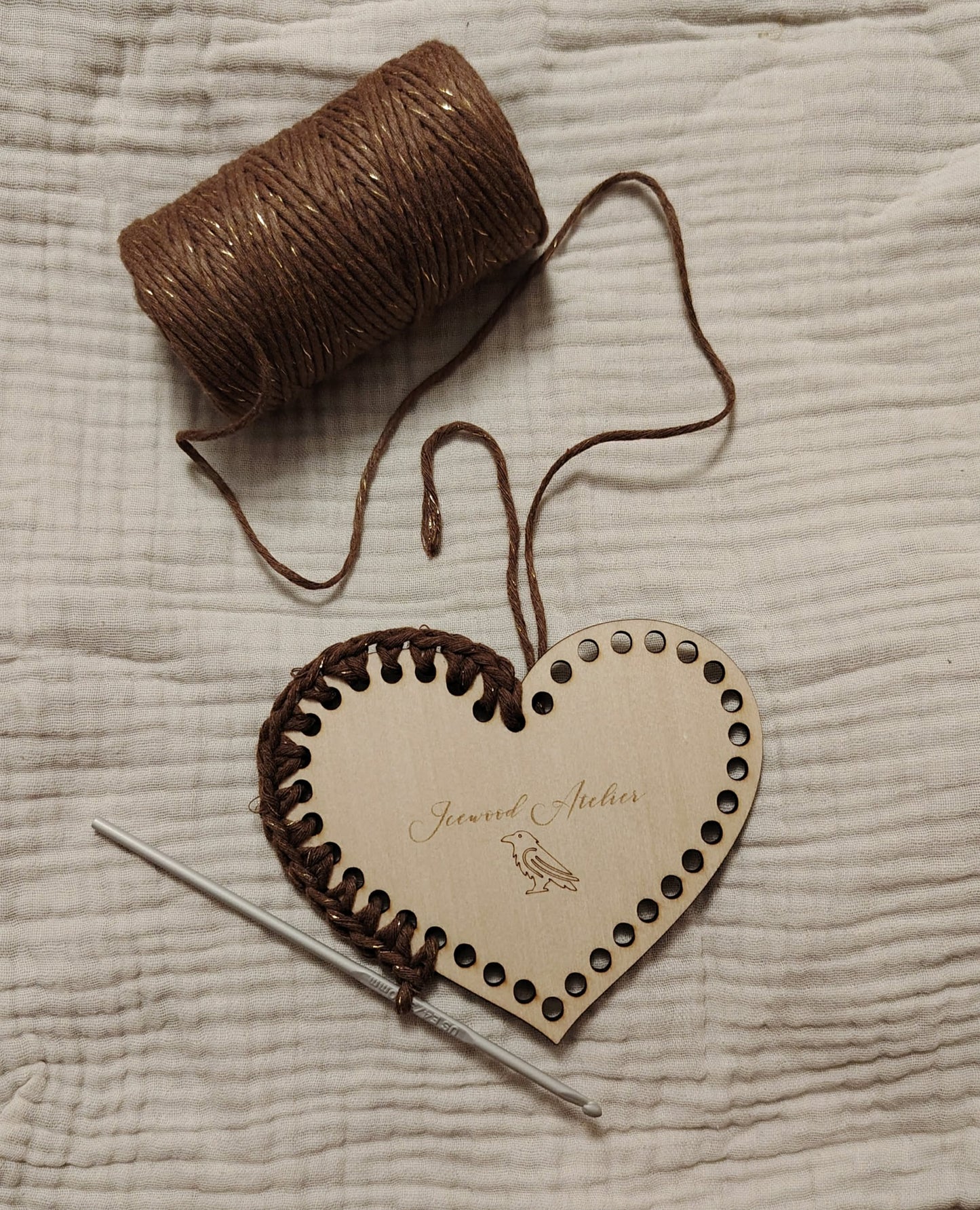 Sydämen muotoinen Virkkauspohja Suomalaisesta Koivuvanerista