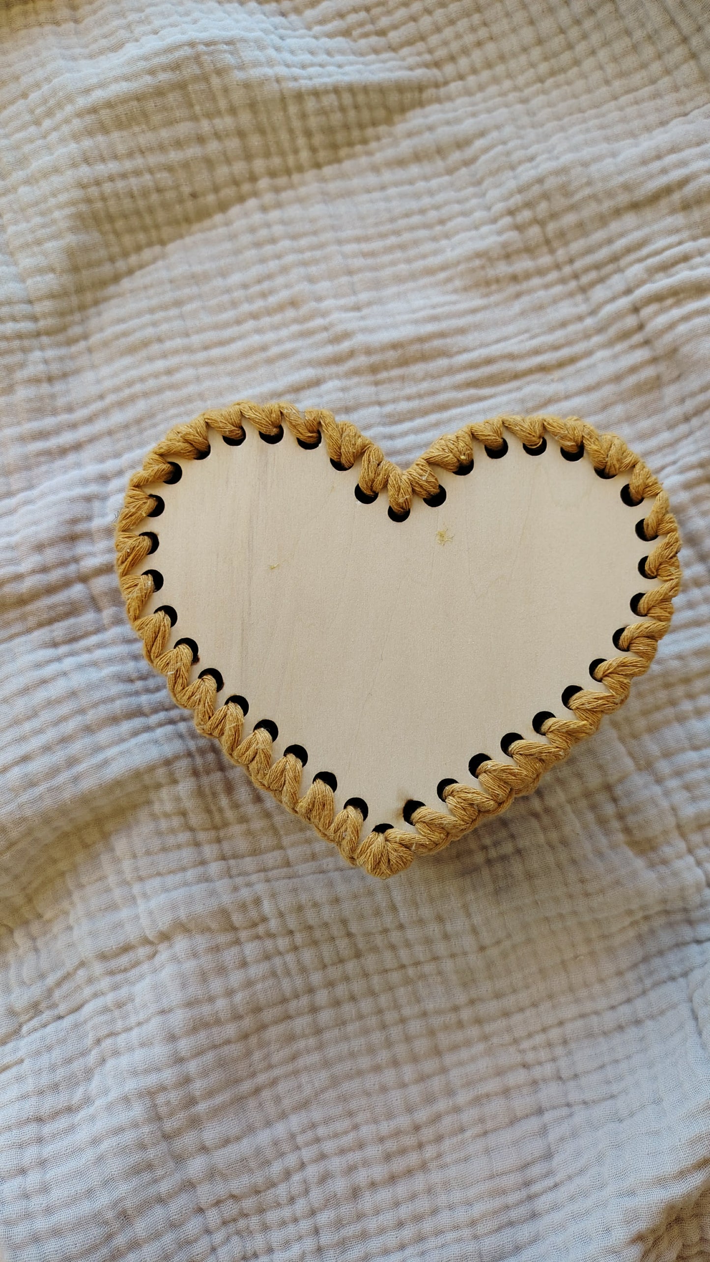 Sydämen muotoinen Virkkauspohja Suomalaisesta Koivuvanerista