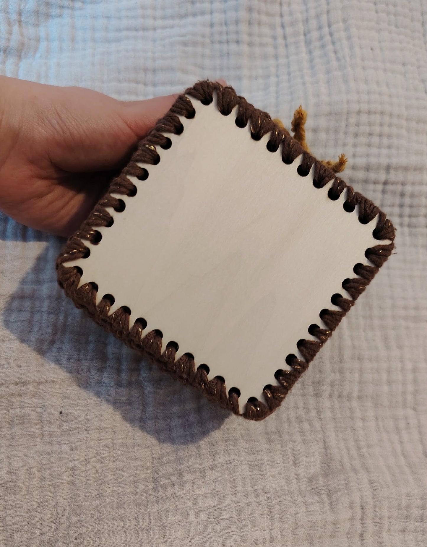 Neliön muotoinen Virkkauspohja Suomalaisesta Koivuvanerista