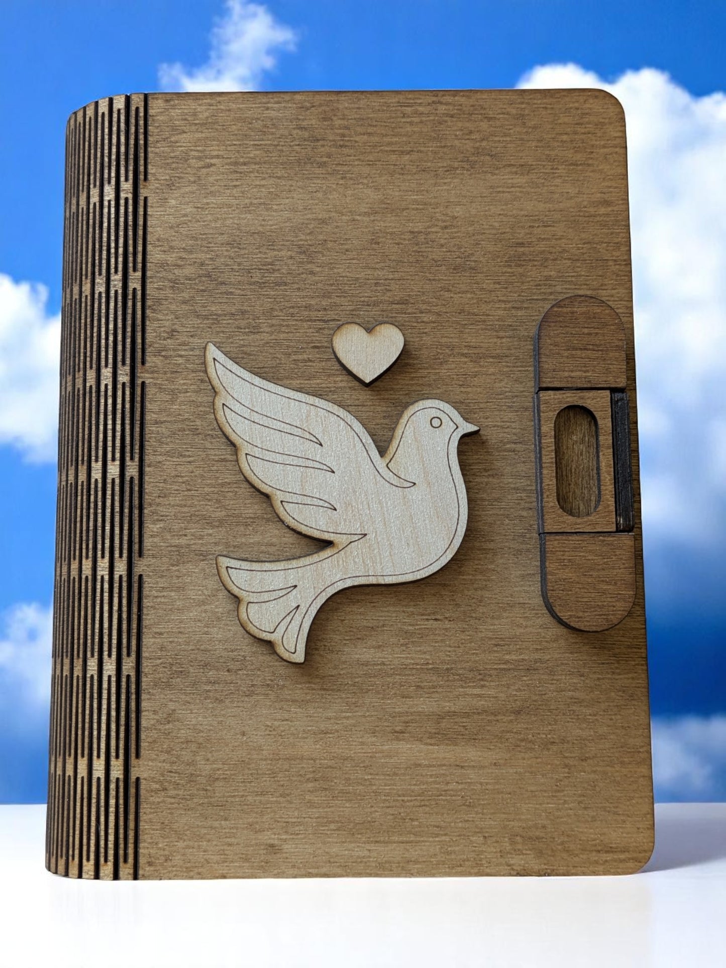 Puinen kaste- tai nimiäislahja