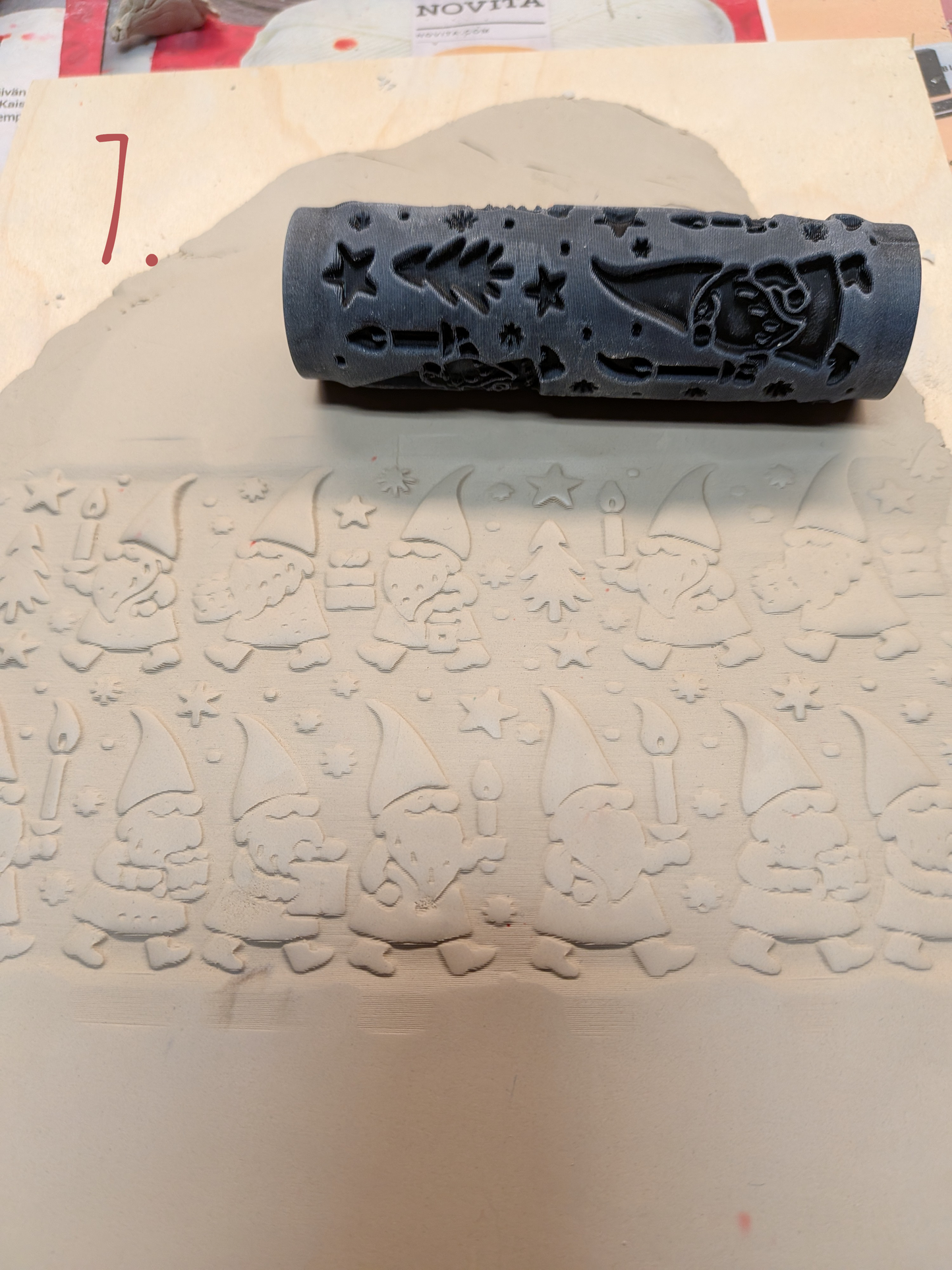 Jouluiset kuviokaulimet keramiikkaan ja polymeerisavitöihin