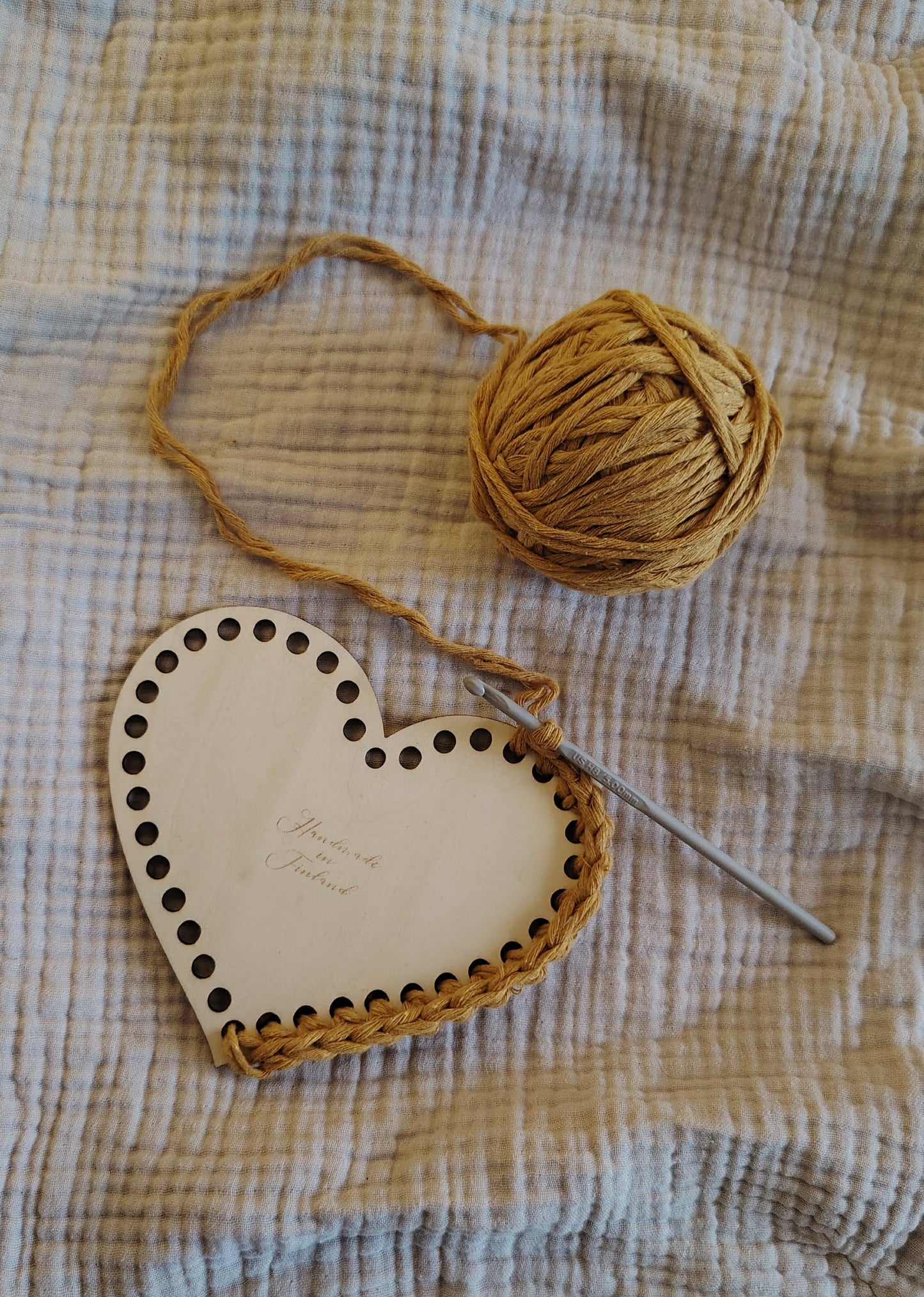 Sydämen muotoinen Virkkauspohja Suomalaisesta Koivuvanerista